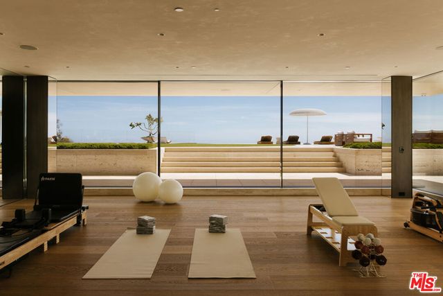 684 Firth Avenue, Los Angeles, CA 90049