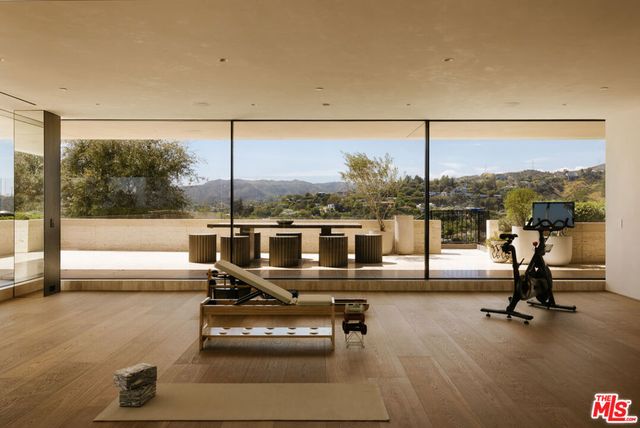 684 Firth Avenue, Los Angeles, CA 90049