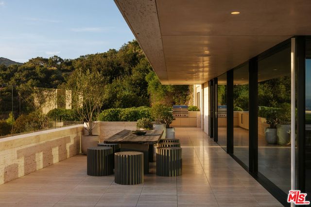 684 Firth Avenue, Los Angeles, CA 90049