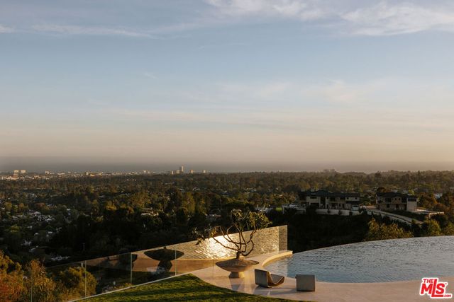684 Firth Avenue, Los Angeles, CA 90049