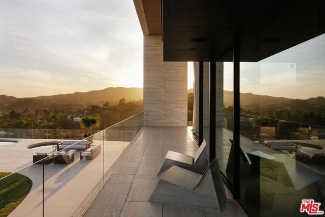 684 Firth Avenue, Los Angeles, CA 90049