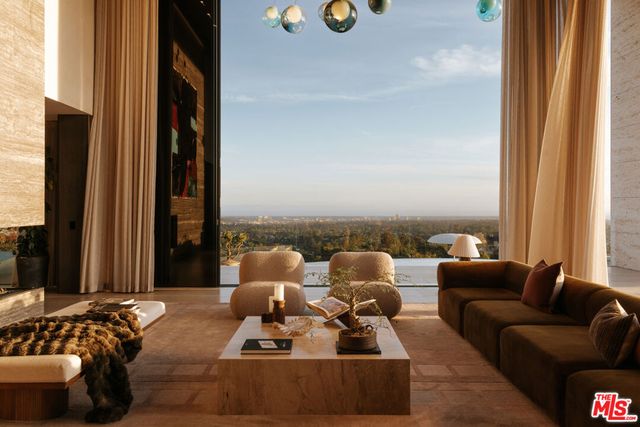 684 Firth Avenue, Los Angeles, CA 90049