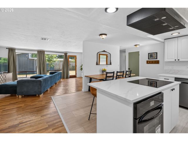 1696 LARKSPUR Loop, Eugene, OR 97401