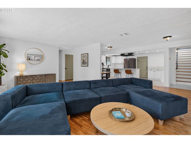 1696 LARKSPUR Loop, Eugene, OR 97401