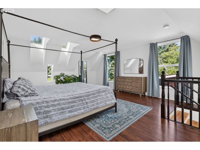1696 LARKSPUR Loop, Eugene, OR 97401