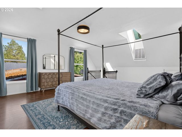 1696 LARKSPUR Loop, Eugene, OR 97401