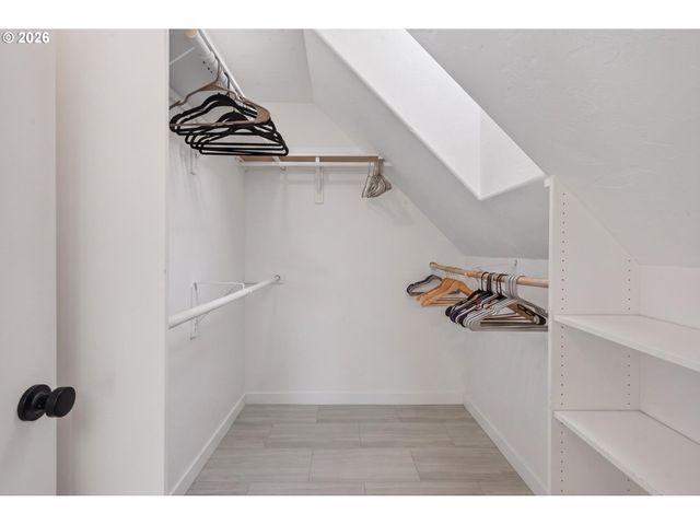 1696 LARKSPUR Loop, Eugene, OR 97401