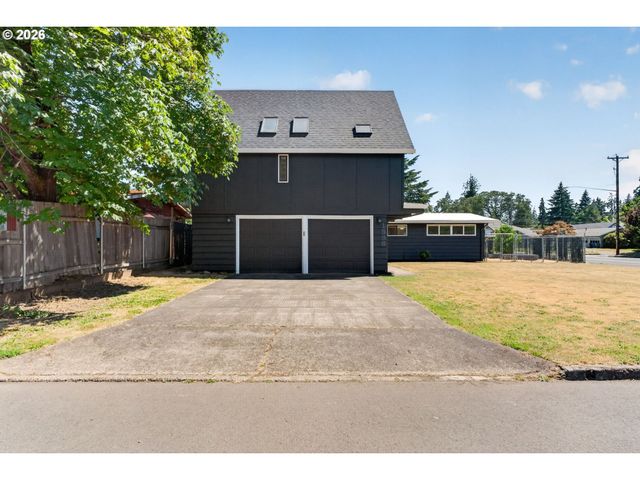 1696 LARKSPUR Loop, Eugene, OR 97401