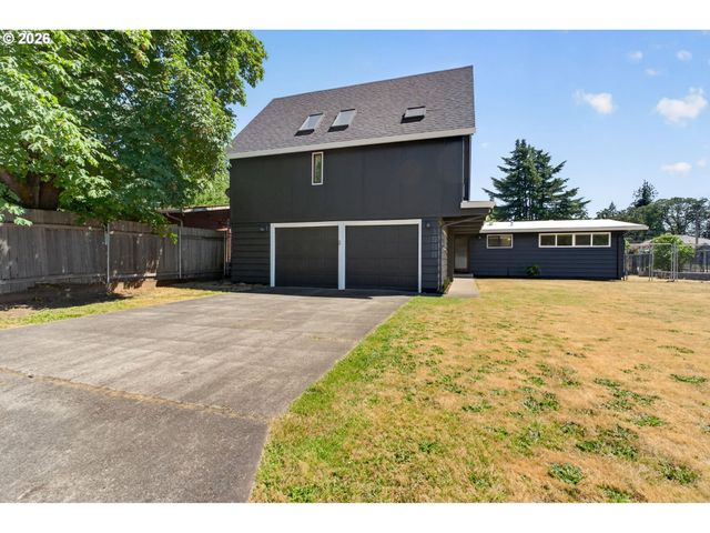 1696 LARKSPUR Loop, Eugene, OR 97401
