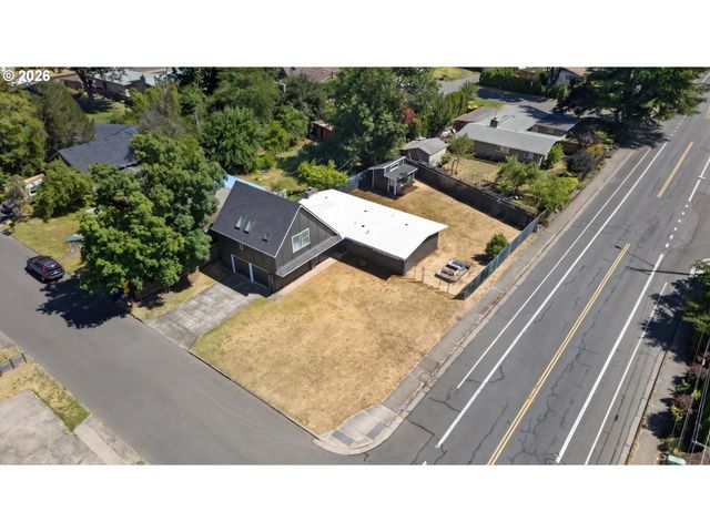 1696 LARKSPUR Loop, Eugene, OR 97401