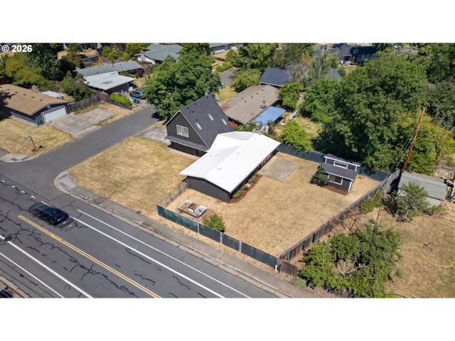 1696 LARKSPUR Loop, Eugene, OR 97401