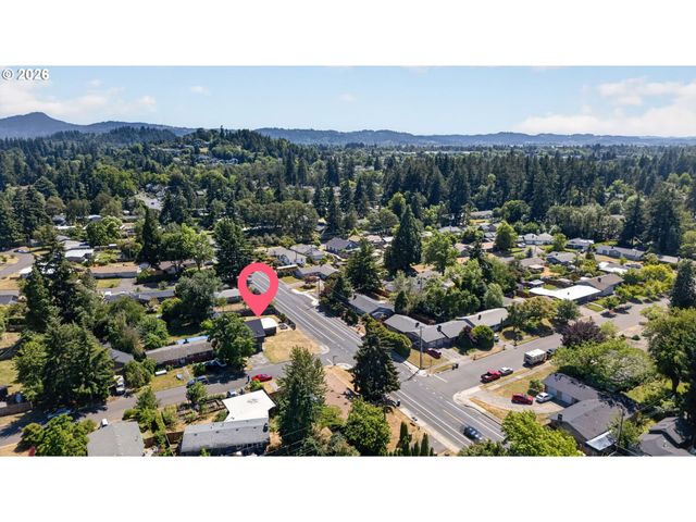 1696 LARKSPUR Loop, Eugene, OR 97401