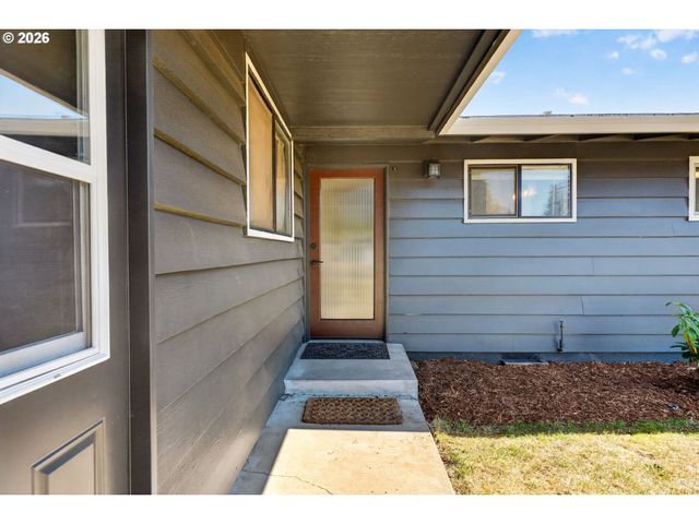 1696 LARKSPUR Loop, Eugene, OR 97401