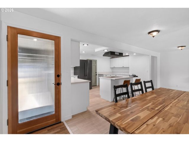 1696 LARKSPUR Loop, Eugene, OR 97401