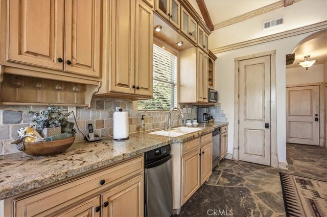 27920 Matterhorn, Lake Arrowhead, CA 92352