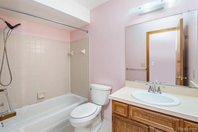 5434 Bowden Court, Warren, MI 48091