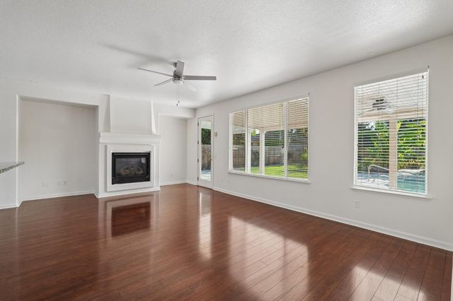 9604 Mainline Dr, Elk Grove, CA 95624