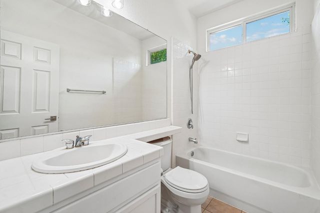 9604 Mainline Dr, Elk Grove, CA 95624