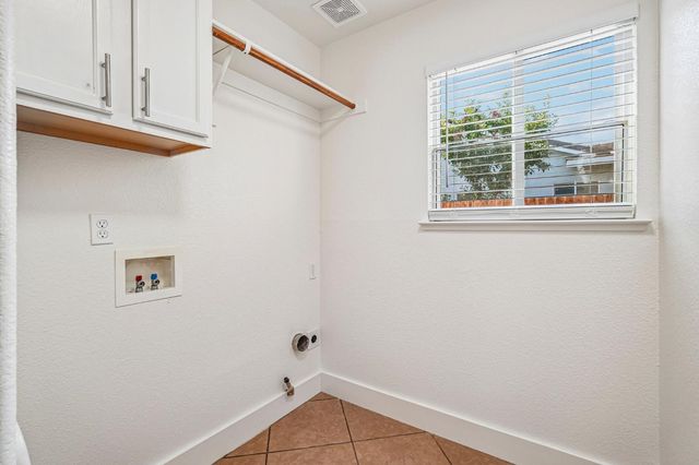 9604 Mainline Dr, Elk Grove, CA 95624