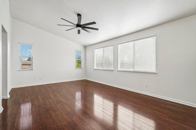 9604 Mainline Dr, Elk Grove, CA 95624