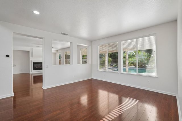 9604 Mainline Dr, Elk Grove, CA 95624