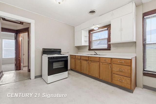 216 N Grant Street, Bay City, MI 48708