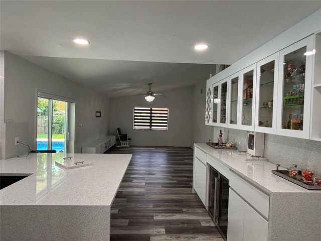 6421 CROSSBOW Court, Davie, FL 33331