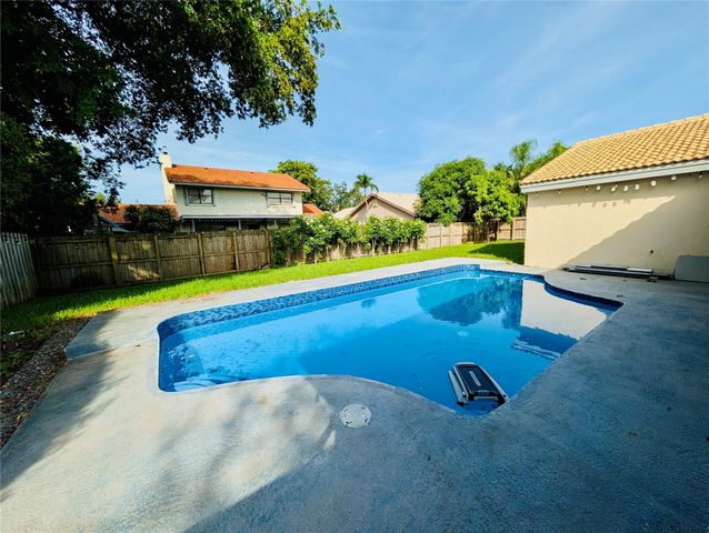 6421 CROSSBOW Court, Davie, FL 33331