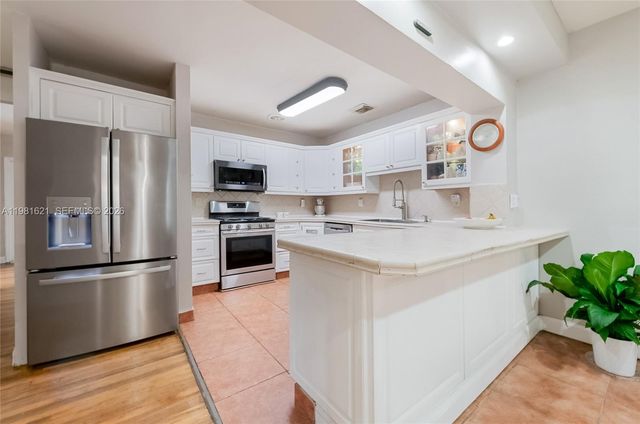 6350 NW 39th Terrace, Virginia Gardens, FL 33166