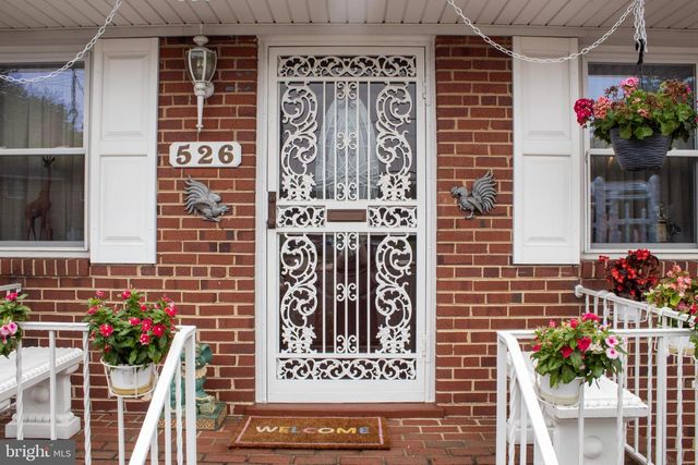 526 S CARLIN SPRINGS RD, Arlington, VA 22204