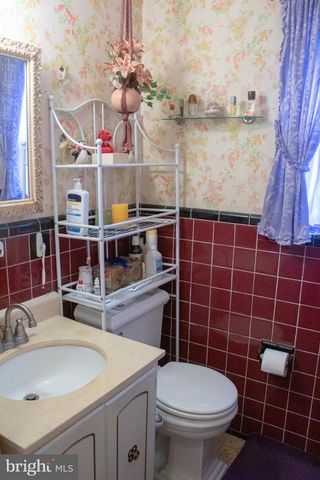 526 S CARLIN SPRINGS RD, Arlington, VA 22204