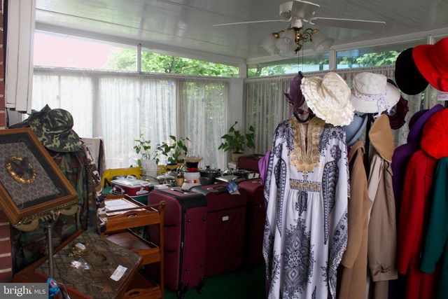 526 S CARLIN SPRINGS RD, Arlington, VA 22204