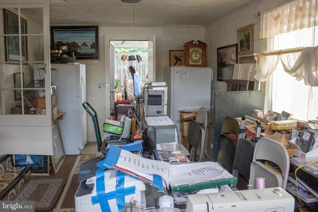 526 S CARLIN SPRINGS RD, Arlington, VA 22204