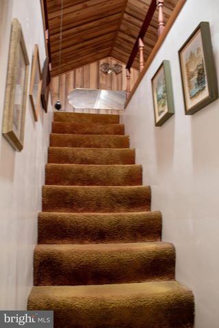 526 S CARLIN SPRINGS RD, Arlington, VA 22204