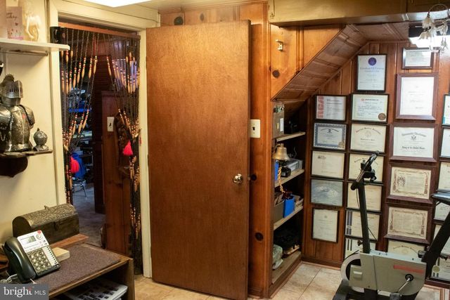 526 S CARLIN SPRINGS RD, Arlington, VA 22204