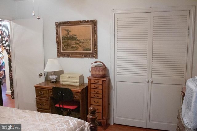 526 S CARLIN SPRINGS RD, Arlington, VA 22204