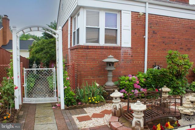 526 S CARLIN SPRINGS RD, Arlington, VA 22204