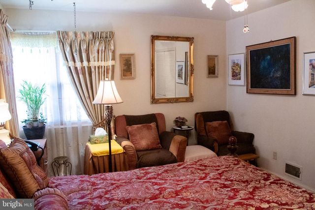 526 S CARLIN SPRINGS RD, Arlington, VA 22204