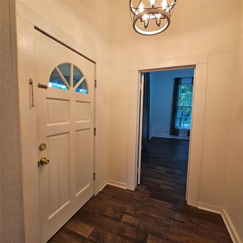 401 Shaw ST, Taylor, TX 76574