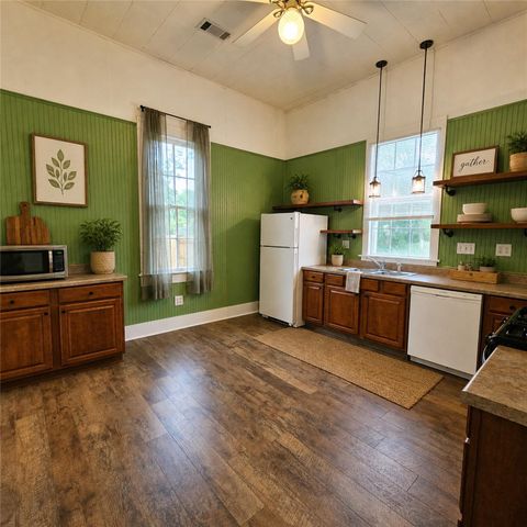 401 Shaw ST, Taylor, TX 76574