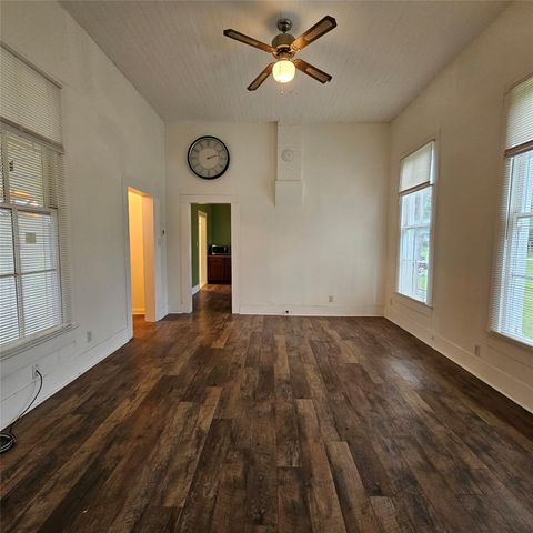 401 Shaw ST, Taylor, TX 76574