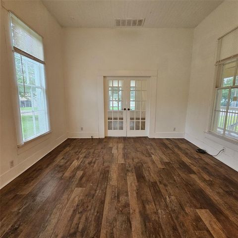 401 Shaw ST, Taylor, TX 76574