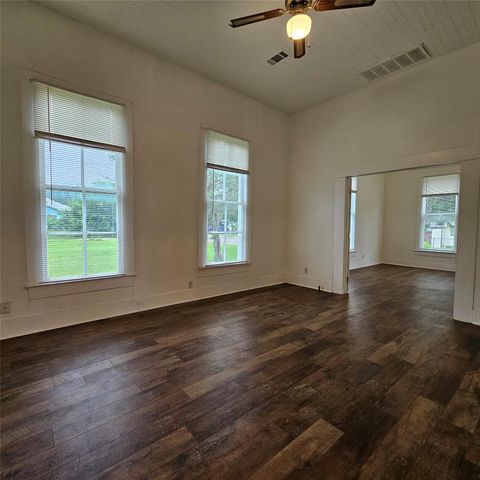 401 Shaw ST, Taylor, TX 76574