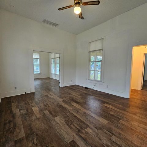 401 Shaw ST, Taylor, TX 76574