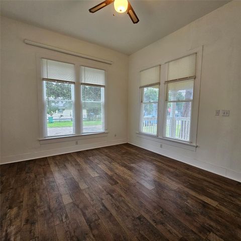 401 Shaw ST, Taylor, TX 76574