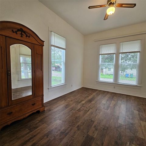 401 Shaw ST, Taylor, TX 76574
