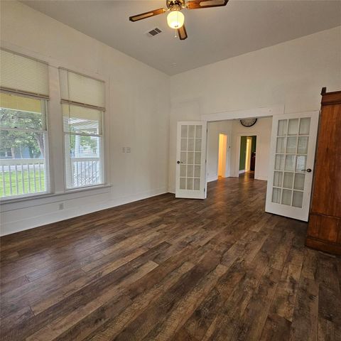 401 Shaw ST, Taylor, TX 76574