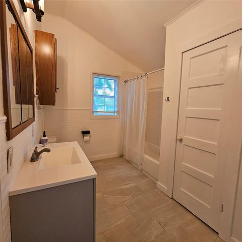 401 Shaw ST, Taylor, TX 76574