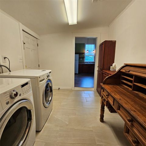 401 Shaw ST, Taylor, TX 76574