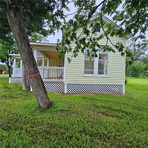 401 Shaw ST, Taylor, TX 76574